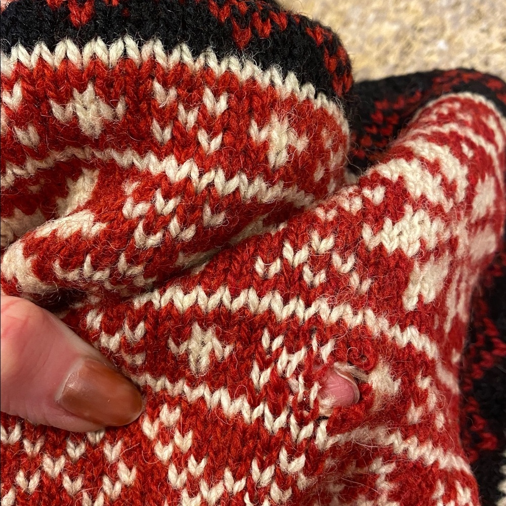 L.L. Bean Sweater With FLAWS Holes,Stains Red Black White/Off White XL - Picture 5 of 16